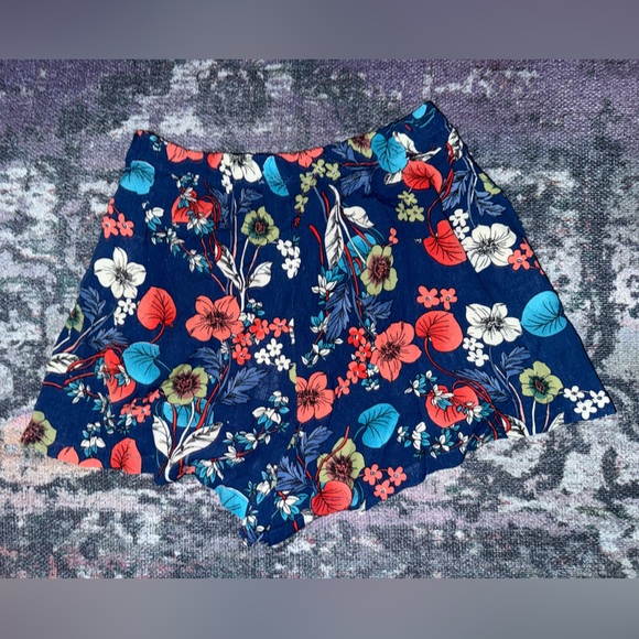 High-Waist Navy Floral Women’s Shorts - Size Small - Picture 4 of 7
